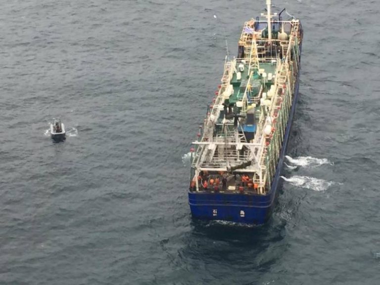 Tras persecución que duró toda la noche, la Armada detuvo a buque chino por pesca ilegal