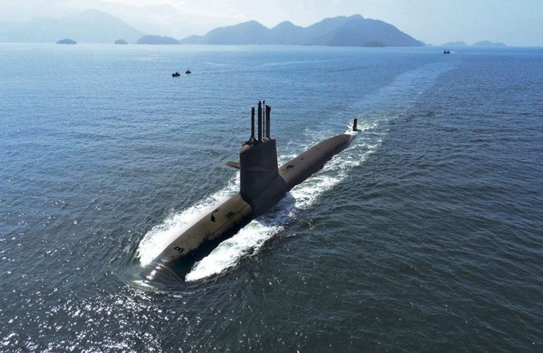 Marina de Brasil pone en operación el primer submarino construido en el país