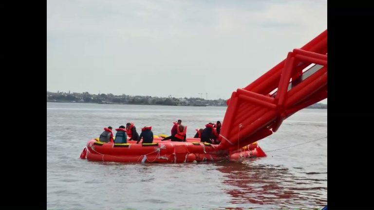 Ejercicio de abandono del buque Francisco en Darsena Fluvial.
