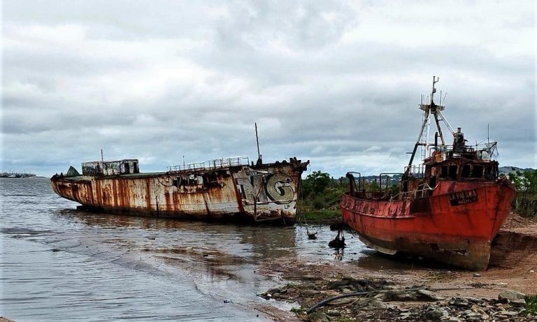 Uruguay: Desguace de buques abandonados en bahía de Montevideo beneficiaría operaciones del Puerto