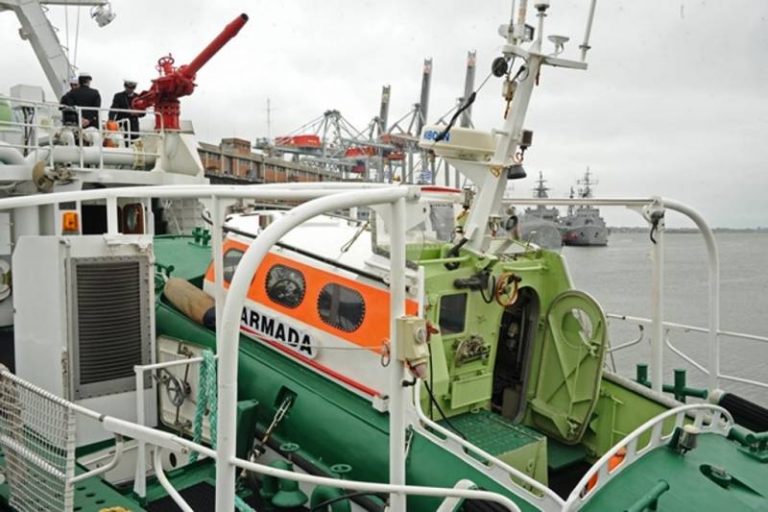 Se hunde lancha de rescate de la Armada Uruguaya en el puerto de Montevideo