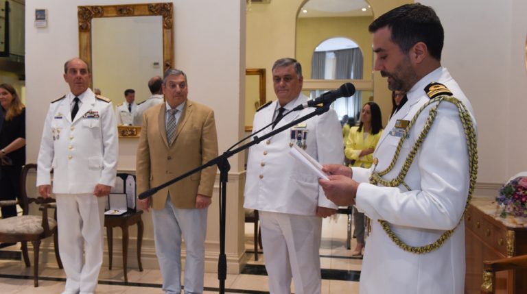 El Presidente de Uruguay distinguió al Jefe del Estado Mayor General de la Armada Argentina