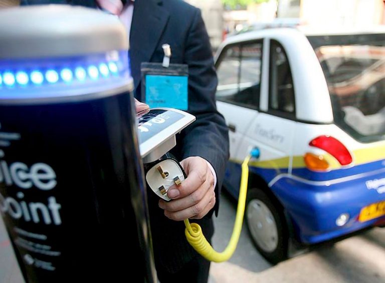 Ancap anuncia la instalación de cargadores para autos eléctricos en el interior uruguayo