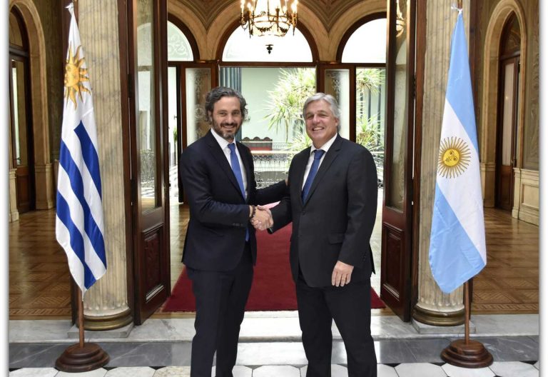 Argentina y Uruguay: Cancilleres acuerdan cumbre presidencial el mes próximo