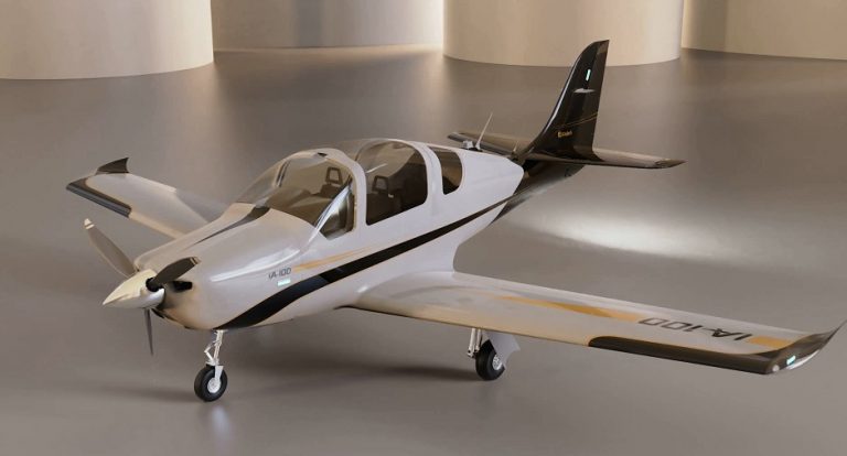 Con la intención de evaluar al IA-100 en el futuro, la Fuerza Aérea Uruguaya firmó una declaración de interés con FAdeA
