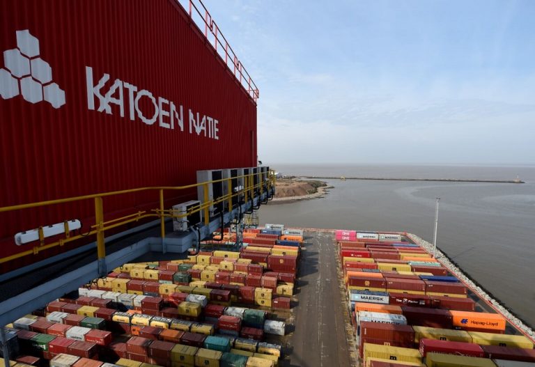Los exportadores e industriales “por de más molestos” con el gobierno por ajuste de tarifas de TCP