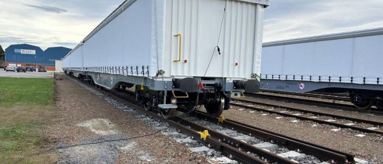 Talleres Alegría completa el envío a Uruguay de 120 vagones para el transporte de celulosa
