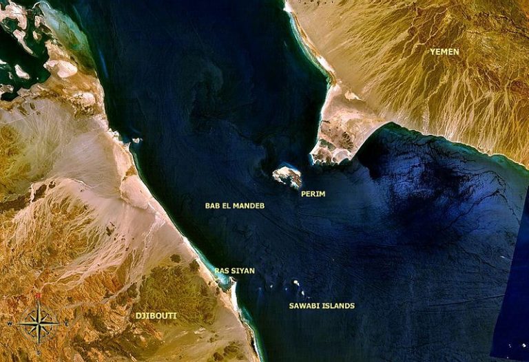 ¿Por qué Yemen y el pequeño estrecho del Mar Rojo es tan importante para el transporte marítimo mundial?