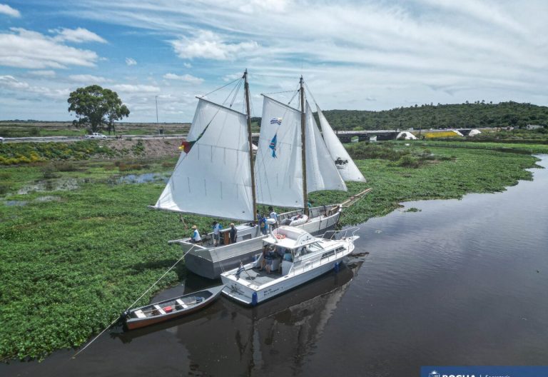 Velero salió de Porto Alegre hacia el arroyo San Miguel, tras anuncio de dragado del canal