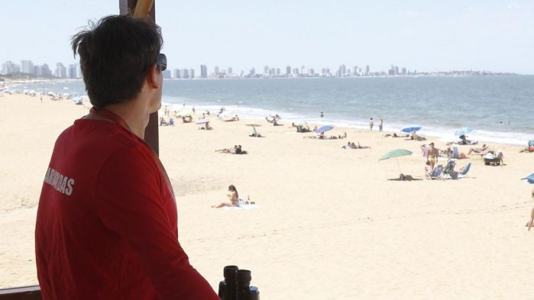 Guardavidas en Maldonado llevan realizados 69 rescates desde el comienzo de la temporada