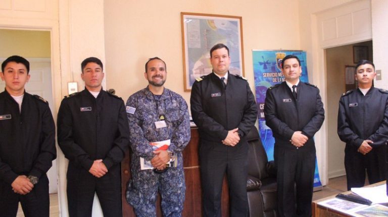 Oficial del ROU «Artigas» de la Armada de Uruguay visitó el Centro Meteorológico Marítimo de Magallanes