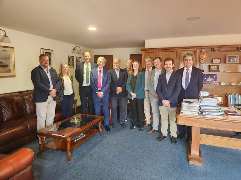 La delegada de la Xunta en el Uruguay participa en las reuniones entre representantes del Puerto de Vigo y el Gobierno del Uruguay para reforzar los lazos entre Galicia y Uruguay en materia pesquera y agrícola