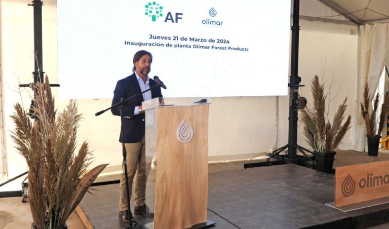 Nueva planta forestal inició operativa con la presencia de Lacalle Pou