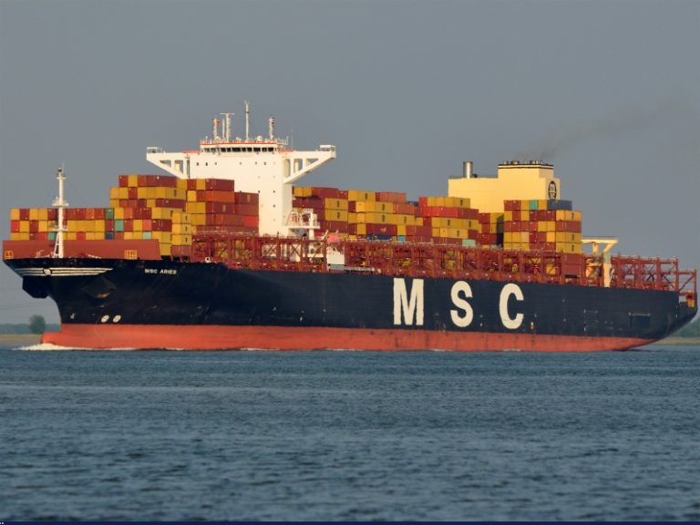 Tarifas de fletes spot mantienen tendencia a la baja, pero escalada del conflicto en Medio Oriente siembra nuevas dudas