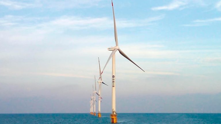 Este es el aerogenerador más grande de la historia: 400 000 kWh en un día y sobre el mar
