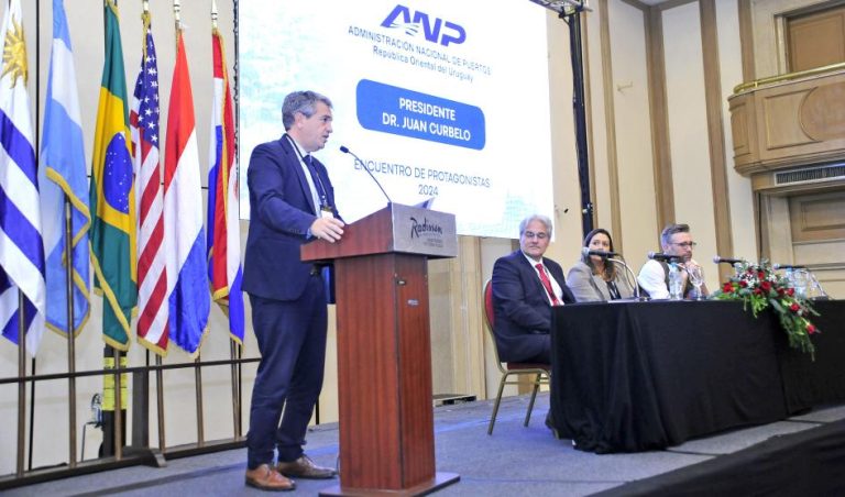 Dragas de ANP profundizan a 14 metros el acceso al puerto de Montevideo