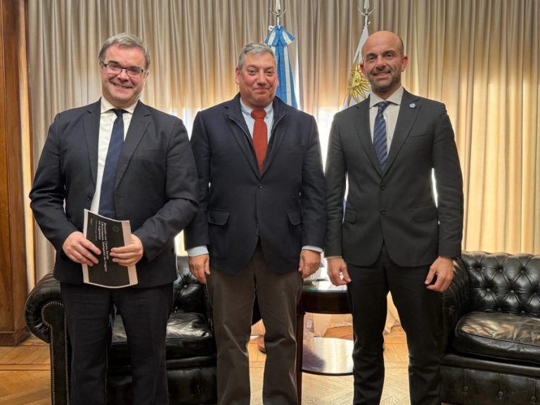 Uruguay y Argentina avanzan hacia un acuerdo de cielo abierto en el ámbito aeronáutico