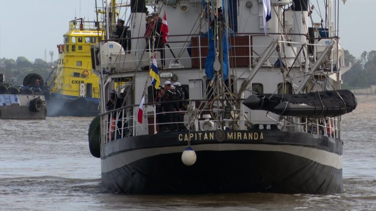 Partió el Capitán Miranda: familiares despidieron a una nueva generación de guardiamarinas