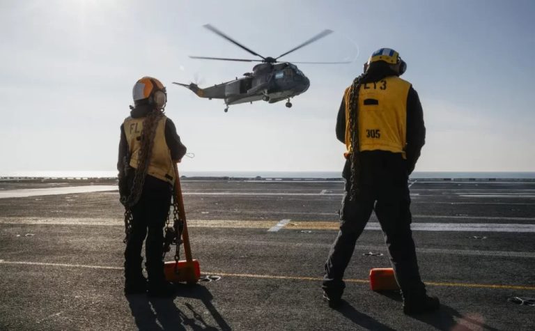 La Armada Argentina licita la compra de repuestos para sus helicópteros Sea King