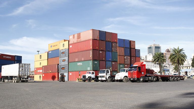 Expertos portuarios destacaron la modernidad del Puerto de Montevideo