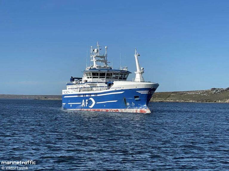 Ascienden a nueve los muertos por el naufragio de un barco pesquero en Malvinas: cómo fue la llamada de emergencia de los tripulantes