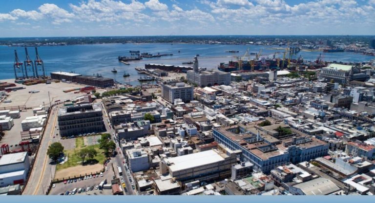 Conflicto operativo en el Puerto de Montevideo: Maersk Lebu solicitará uso de muelles públicos ante demoras en TCP
