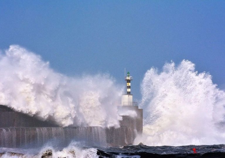 Una nueva herramienta predice olas gigantes con hasta 5 minutos de anticipación