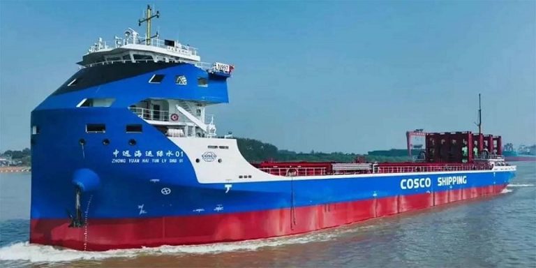 Así es este barco porta contenedores totalmente eléctrico con una batería de más de 50.000 kWh