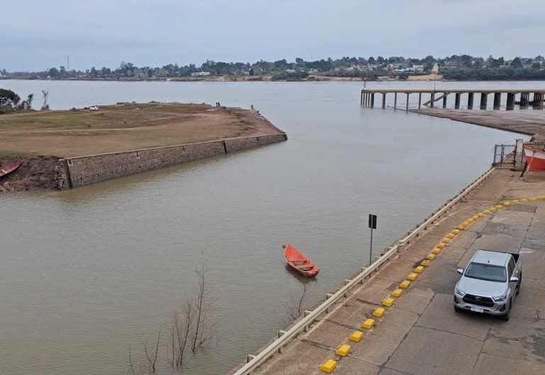 Pescadores fueron rescatados por la Prefectura en Salto: habían quedado atrapados en el Río Uruguay
