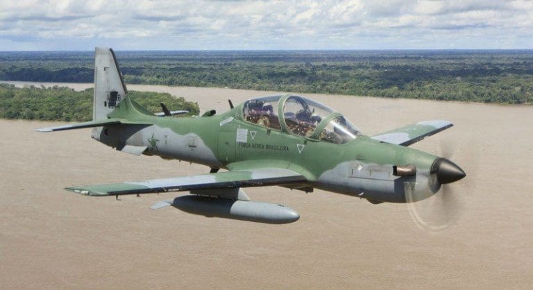 Se firmo el contrato por los Super Tucano para la F. A. U.