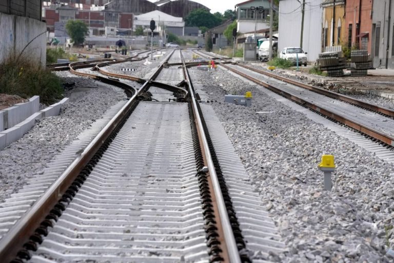 Ferrocarril Central: obras anexas en Montevideo están aún “en proceso de estudio”