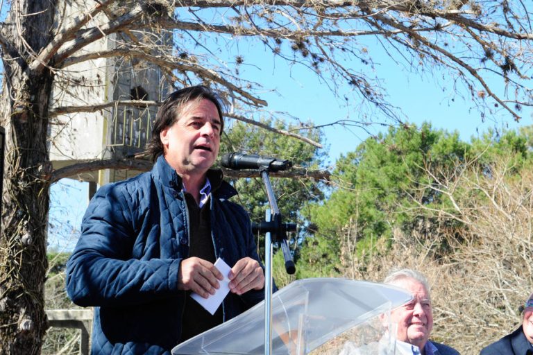 Lacalle inauguró obras de dragado en Carmelo y destacó importancia de puertos en Colonia