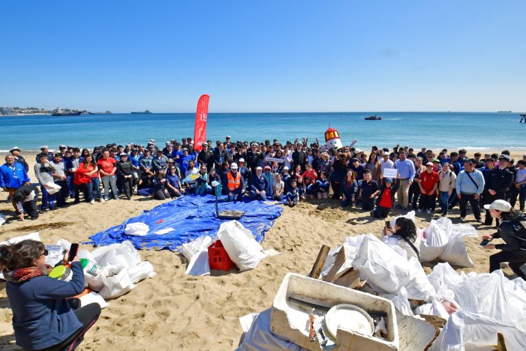Más de 2 mil toneladas de basura retiradas de las playas chilenas gracias a jornadas de limpieza
