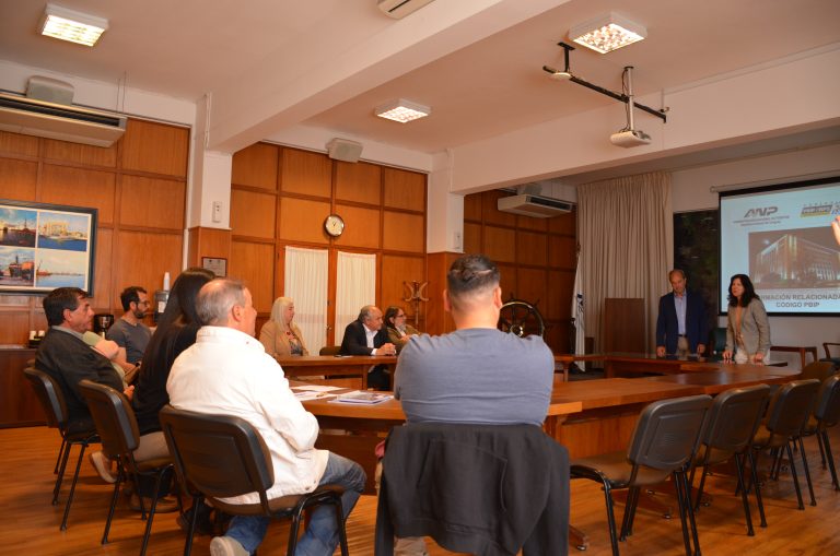 El personal de puertos deportivos del interior visita la sede de la ANP en Montevideo