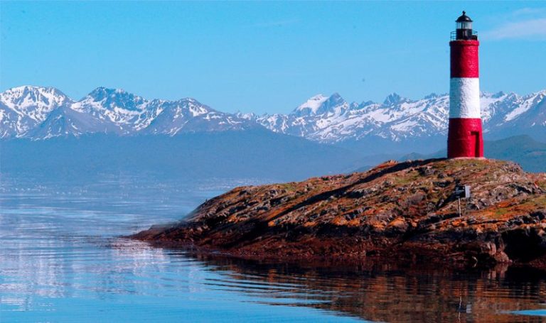 Cruce a Nado del Canal Beagle: un desafío histórico por la paz