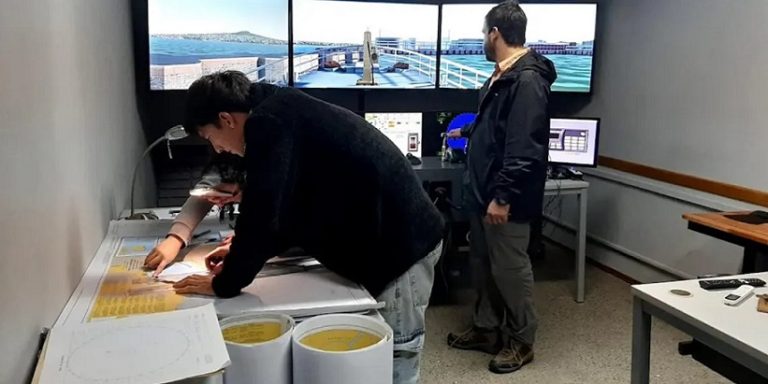 Estudiantes de Carmelo se preparan para un futuro marítimo con tecnología de punta