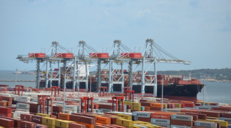Movimiento y logística de puertos nacionales