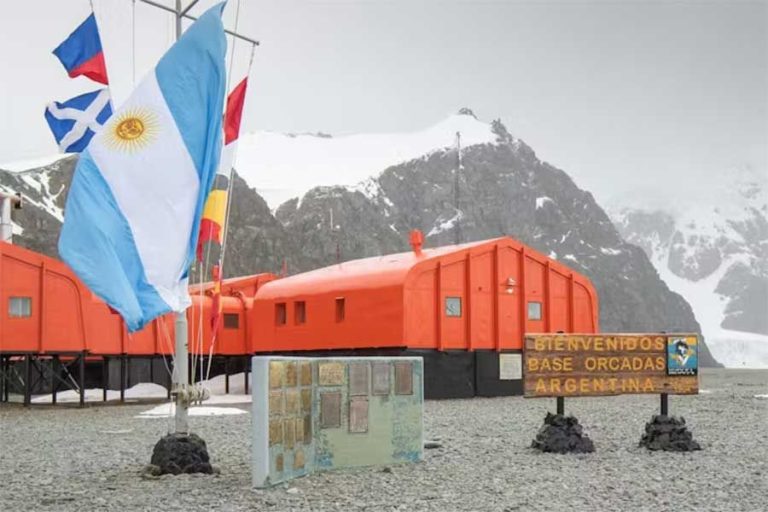 Argentina celebra 65 años del Tratado Antártico