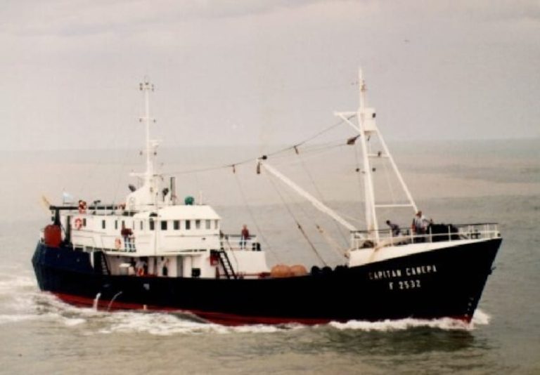 Se Hundió el Ex Buque Capitán Canepa en la Base Naval de Mar del Plata