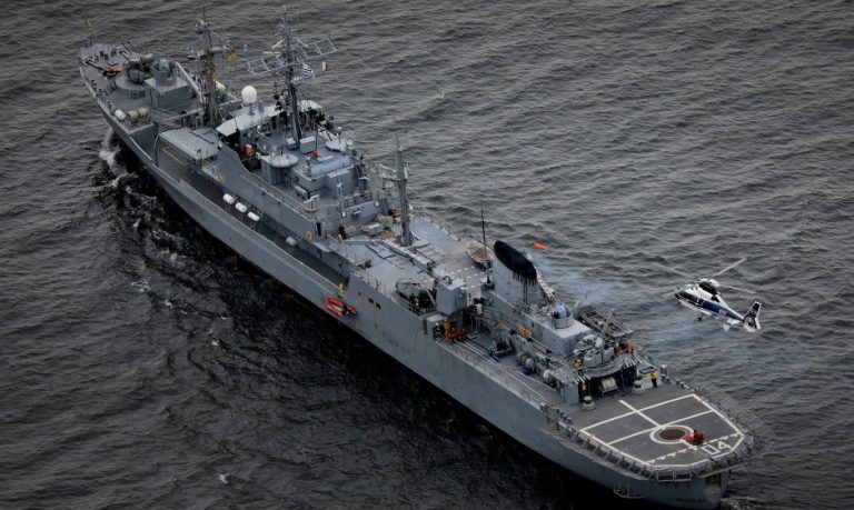 El ROU 04 inicia operación de reabastecimiento en la Base Científica Antártica Artigas