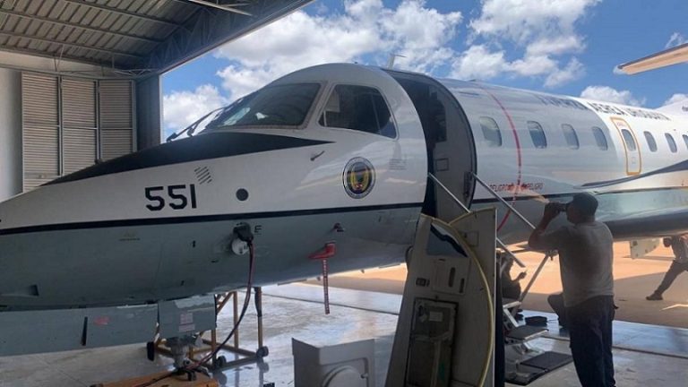 Llegó a Montevideo el nuevo Brasilia a la Fuerza Aérea Uruguaya
