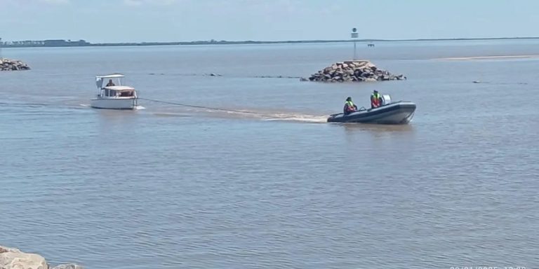 Carmelo: la Sub Prefectura rescata embarcación en Canal Santo Domingo