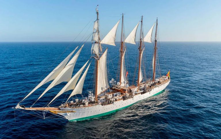 El Buque Escuela “Juan Sebastián de Elcano” recala en Montevideo con la Princesa Leonor a bordo
