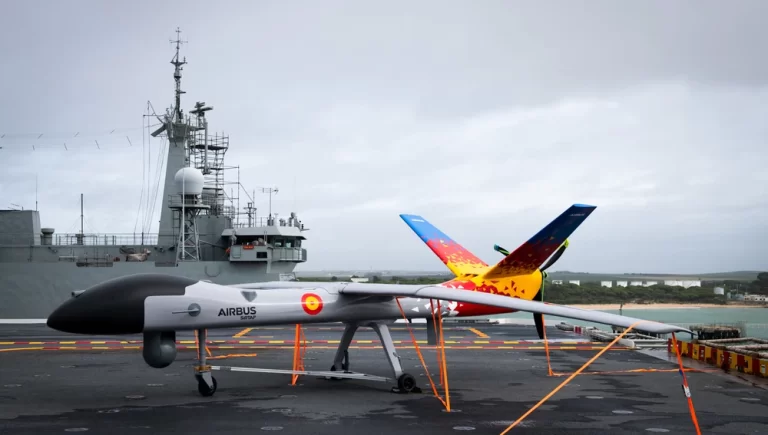 Airbus y Navantia acuerdan explorar la integración del SIRTAP en el buque insignia Juan Carlos I de la Armada Española