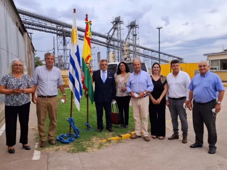 Autoridades bolivianas y uruguayas visitaron el depósito franco de Bolivia en Nueva Palmira