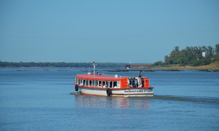 Puerto de Salto y el cruce a Concordia en Lancha Don Demetrio