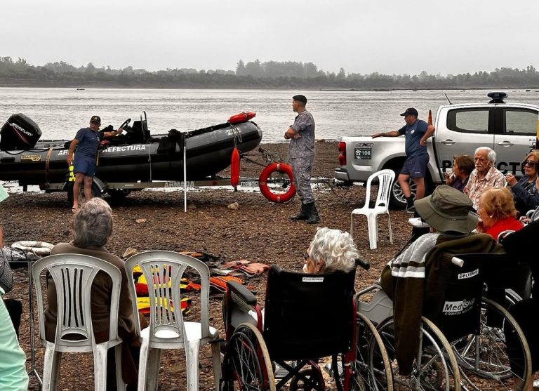 Prefectura de Salto realizó actividad de Nauticoterapia para adultos mayores