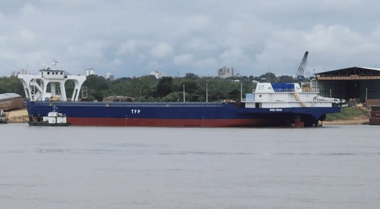 Zarpó el “Don Toyo”, el buque más grande de bandera paraguaya y emblema de la industria naval nacional