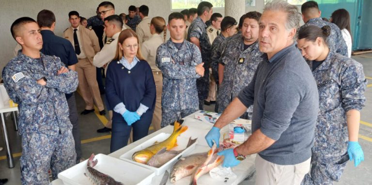 CARU capacitó a Prefecturas de Argentina y Uruguay para actuar ante mortandad de peces en el río Uruguay