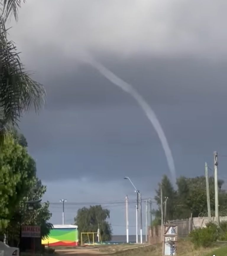 Impactante tromba marina se formó frente a Playa Pascual en la mañana de este miércoles